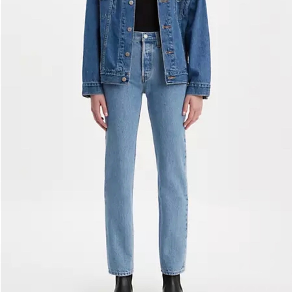 501 Levi’s Light Wash Denim